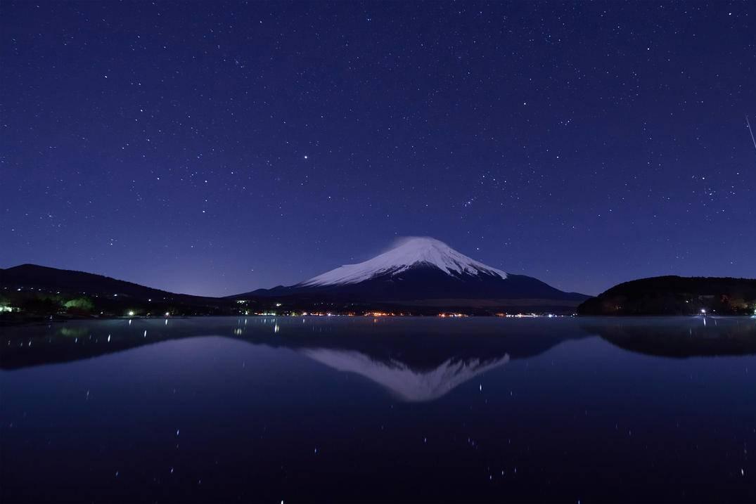 富士山星空流星山中湖倒映风景高清壁纸