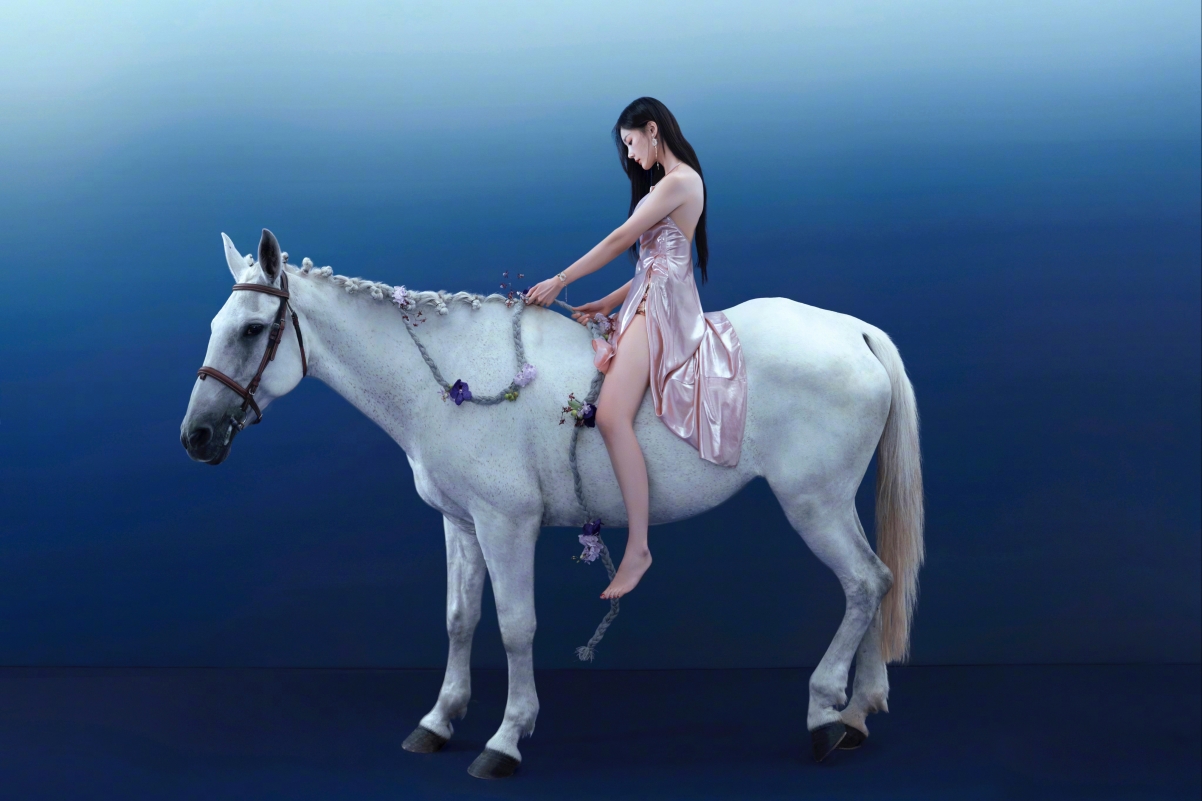 骑白马的美女李一桐电脑桌面壁纸超清图片